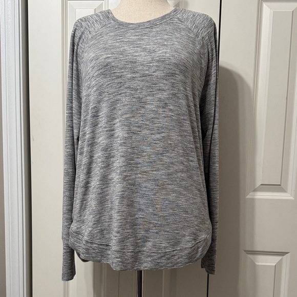 Athleta Tops - Athleta EUC❤️Gray Knit Relaxed Fit Top.